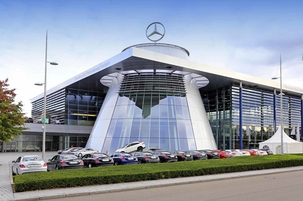 Biuro Mercedes-Benz w Stuttgarcie